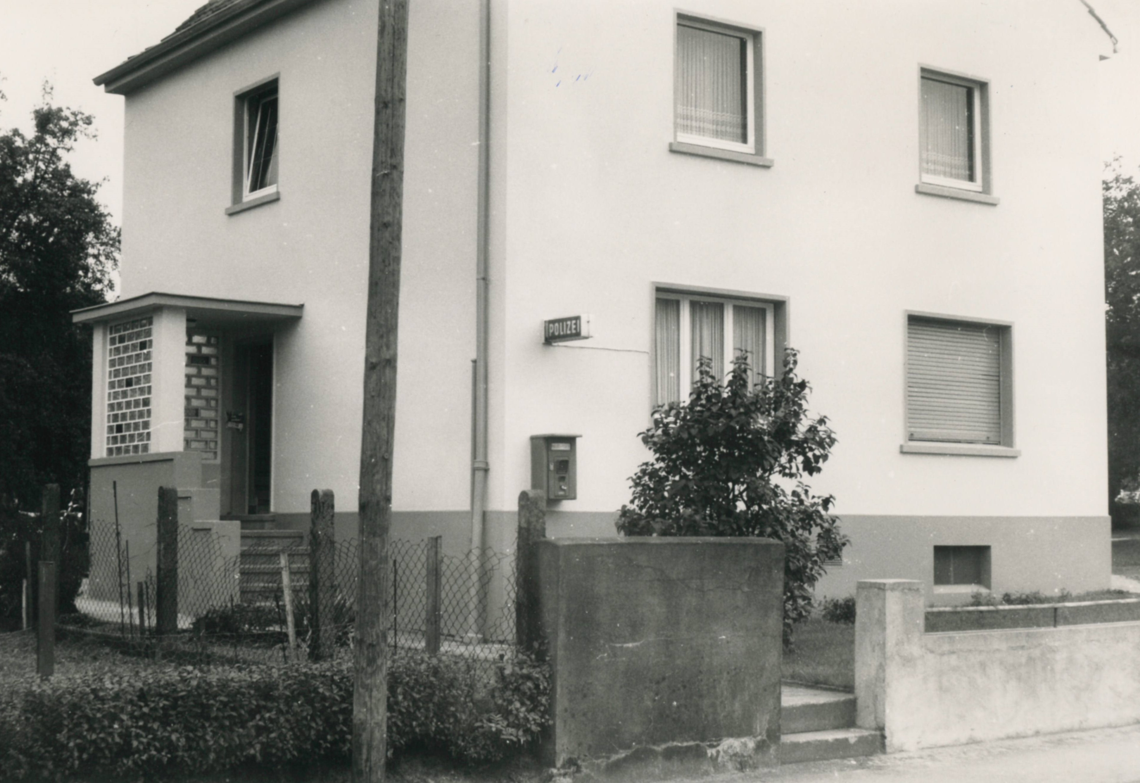 Polizeiposten Berghofen 1967 Hausansicht schwarz-weiß