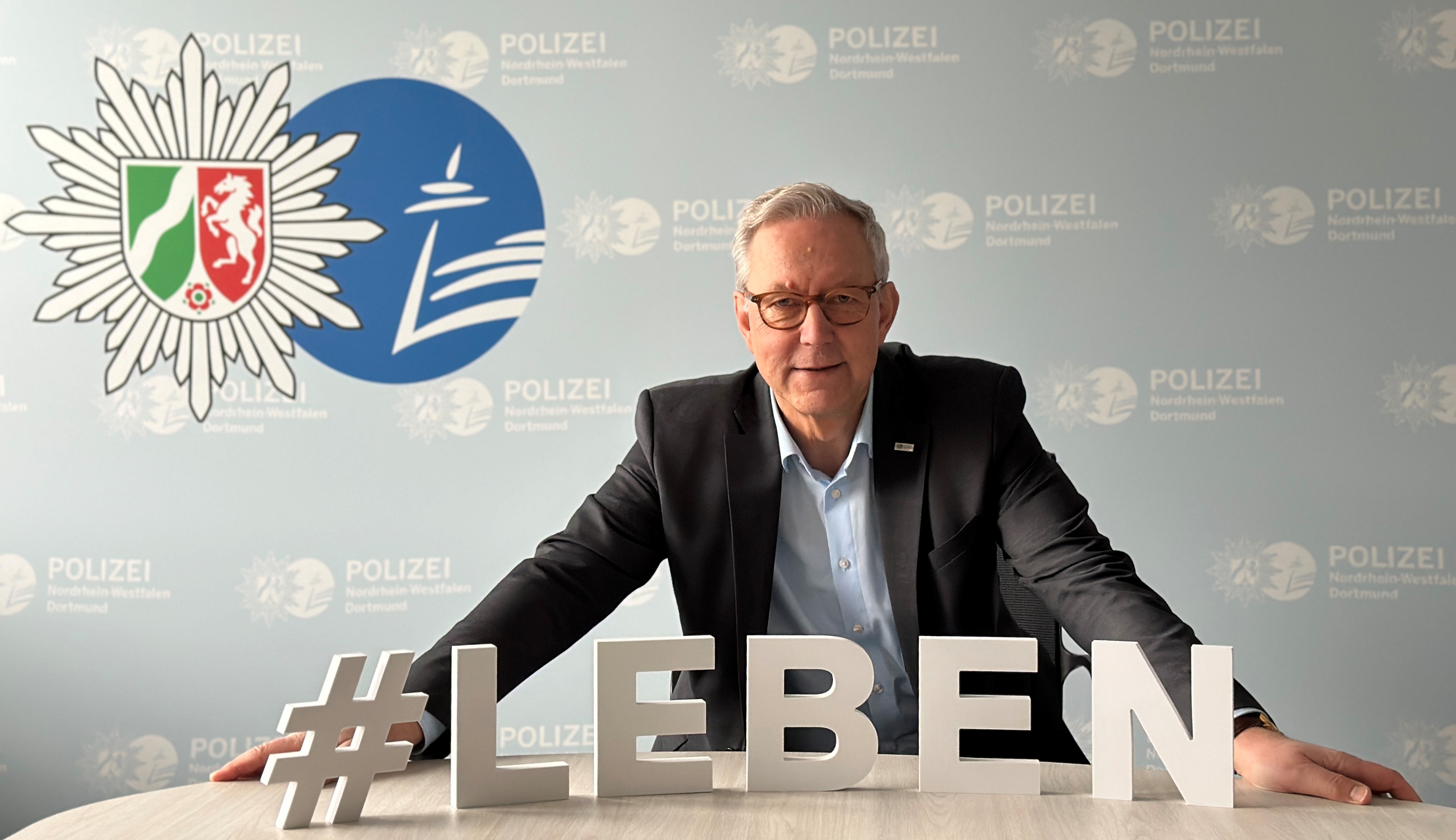 Dortmunds Polizeipräsident Gregor Lange wirbt mit #LEBEN für mehr Aufmerksamkeit und Respekt im Straßenverkehr.
