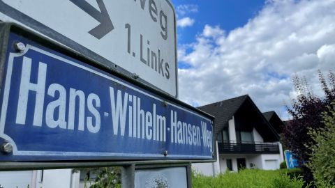 Hans-Wilhelm-Hansen-Weg, Straßenschild
