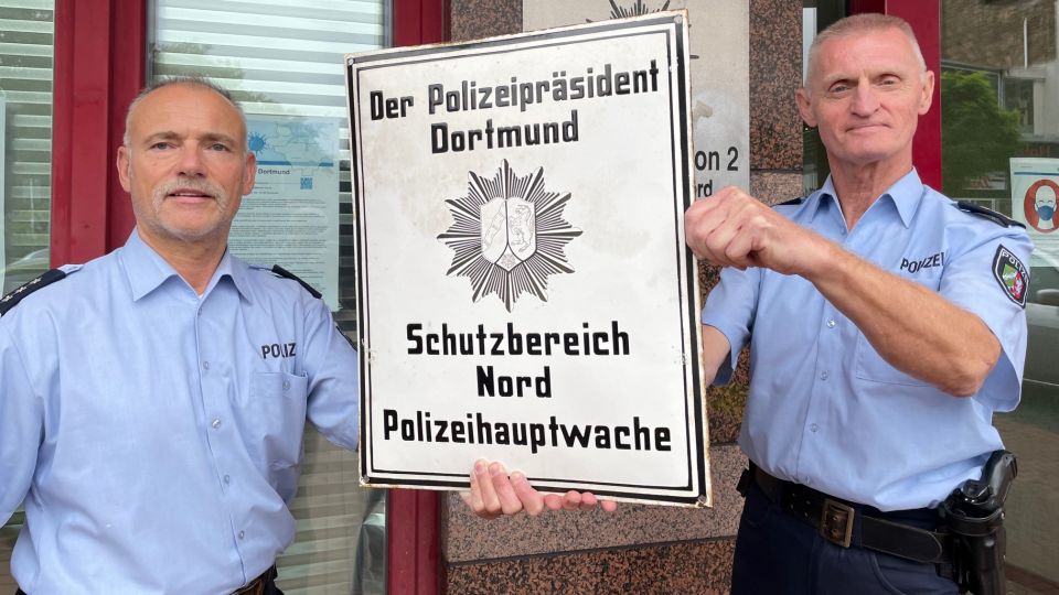 Die Polizeihauptkommissare Jürgen Jaeger und Heinz-Werner  Thiehsen gehen in den Ruhestand.