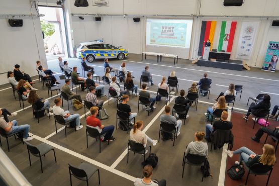 Start Der „Fachoberschule Polizei“: Die Stadt Dortmund Und Die Polizei ...