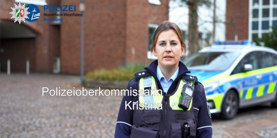 Kristina, Polizeioberkommissarin vor dem Polizeipräsidium